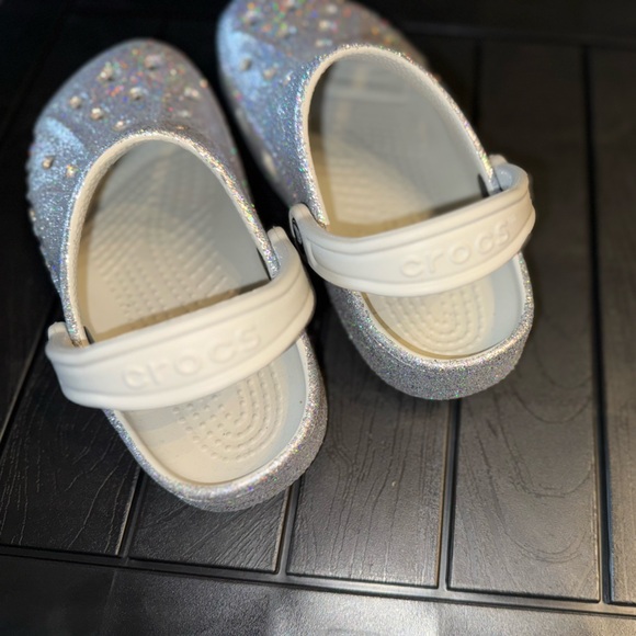 🐊 New Crocs  Silver Glitter Clogs size 6 - Picture 9 of 11